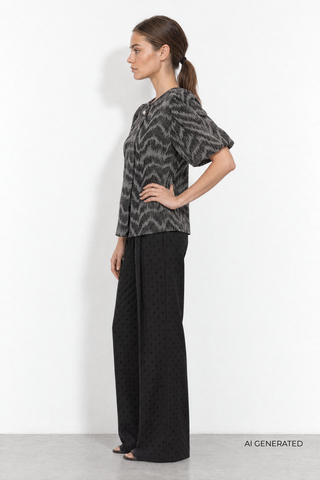 LR-URSA 1 Blouse Black
